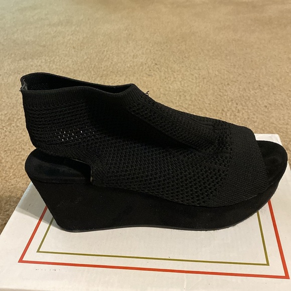 Women’s platform sandals, size 8 in black - Picture 5 of 8